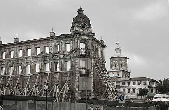 одно из зданий разрушенной гостиницы Казань